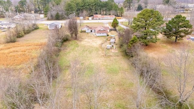 734 N Military St, Loretto, TN 38469