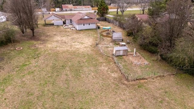 734 N Military St, Loretto, TN 38469
