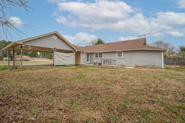 734 N Military St, Loretto, TN 38469