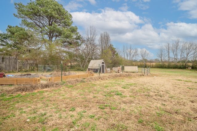 734 N Military St, Loretto, TN 38469