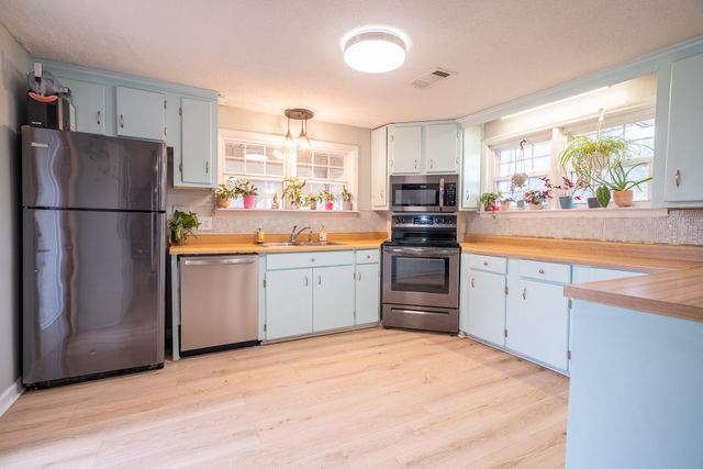 734 N Military St, Loretto, TN 38469