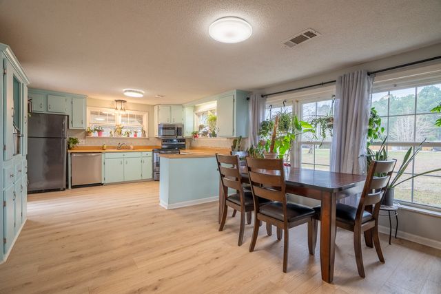 734 N Military St, Loretto, TN 38469