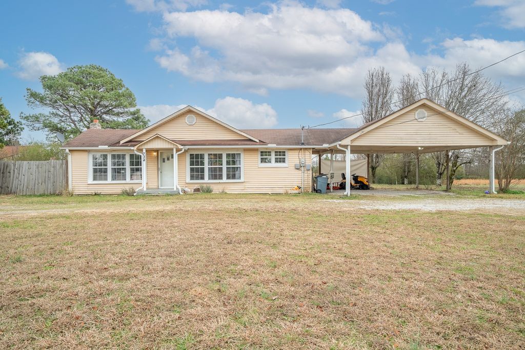 734 N Military St, Loretto, TN 38469