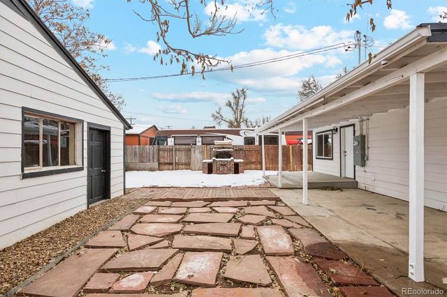 1680 Newark Street, Aurora, CO 80010