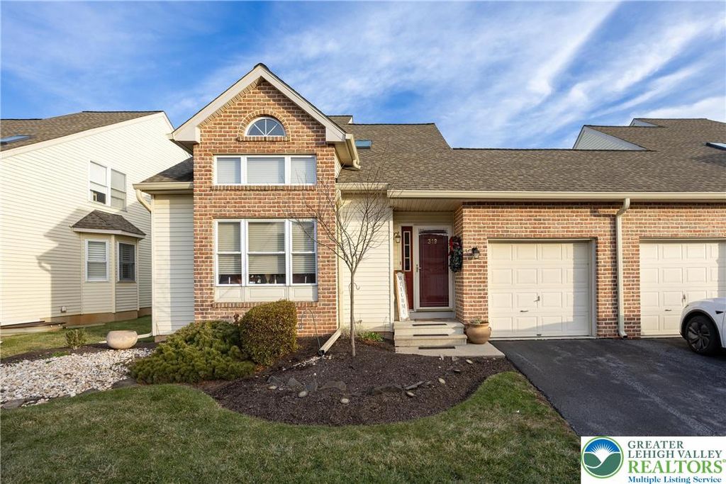 319 Surrey Place, Macungie Boro, PA 18062