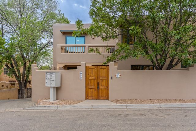 108 Monte Vista Place C, Santa Fe, NM 87501