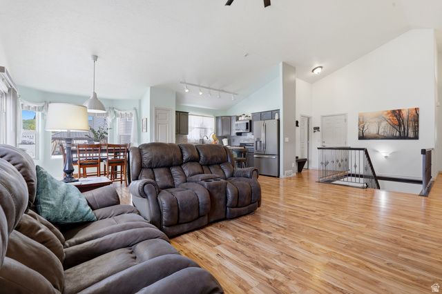 1379 N 2530 W, Clinton, UT 84015