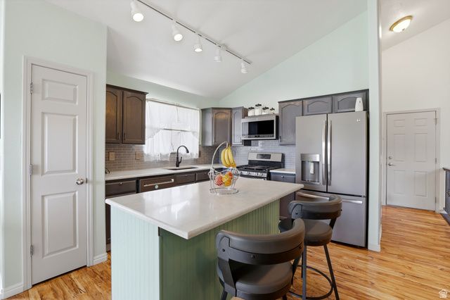 1379 N 2530 W, Clinton, UT 84015