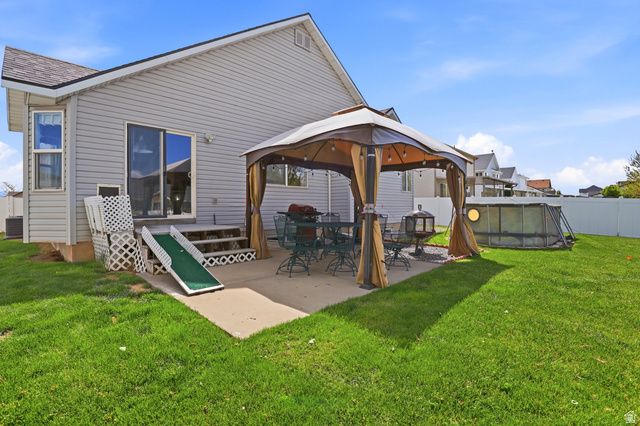 1379 N 2530 W, Clinton, UT 84015
