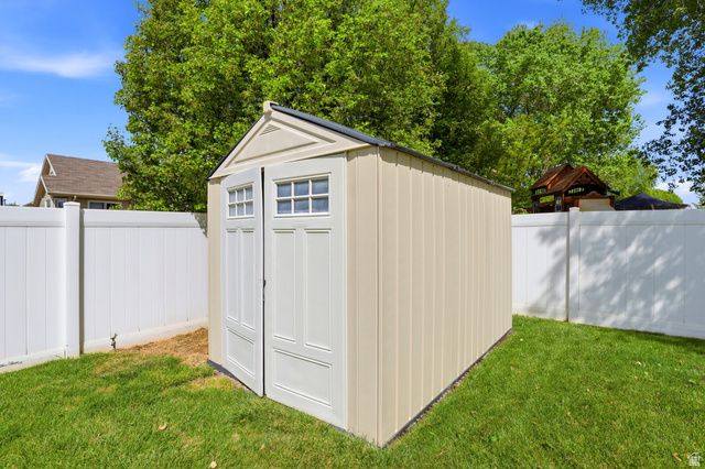 1379 N 2530 W, Clinton, UT 84015