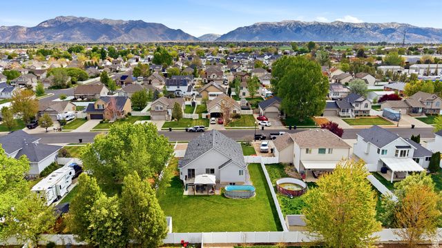 1379 N 2530 W, Clinton, UT 84015
