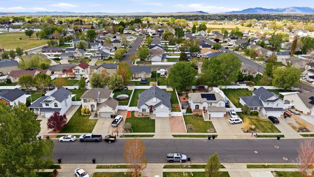 1379 N 2530 W, Clinton, UT 84015
