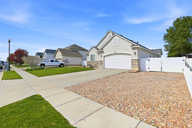 1379 N 2530 W, Clinton, UT 84015