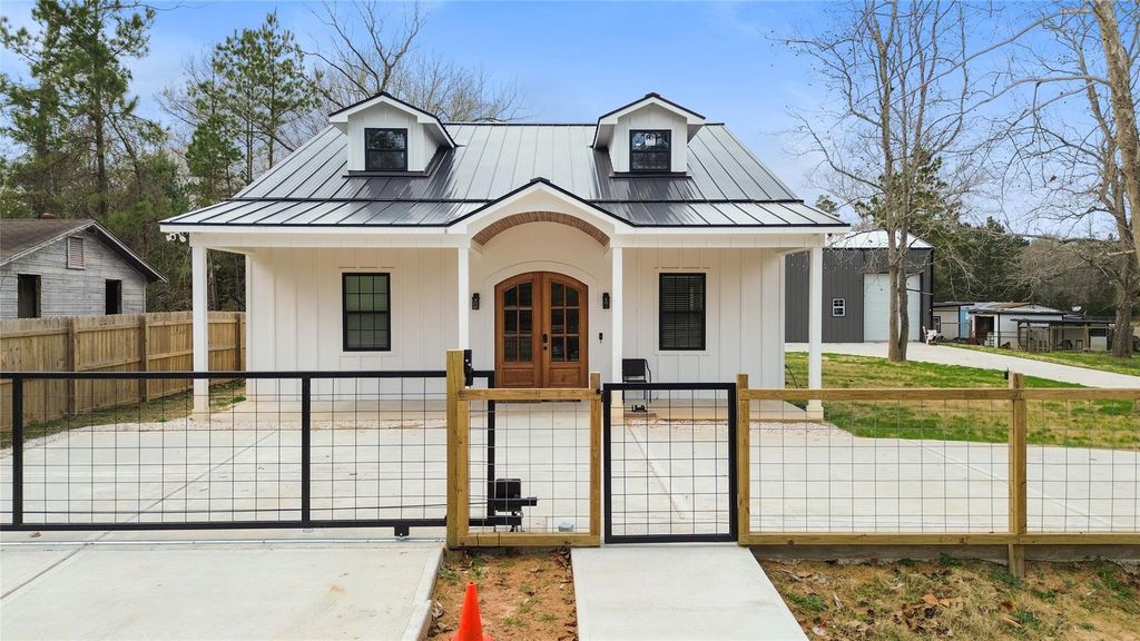 630 & 610 S Railroad Avenue, Shepherd, TX 77371