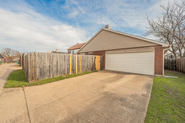 421 Sims Drive, Cedar Hill, TX 75104