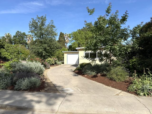 938 snyder, Davis, CA 95616