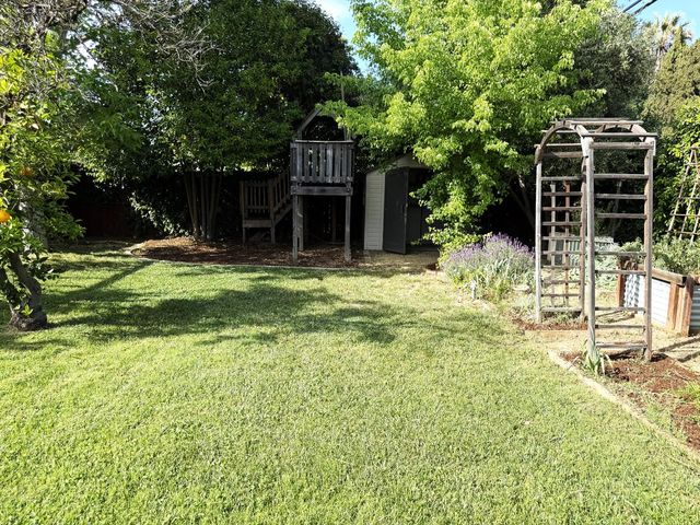 938 snyder, Davis, CA 95616