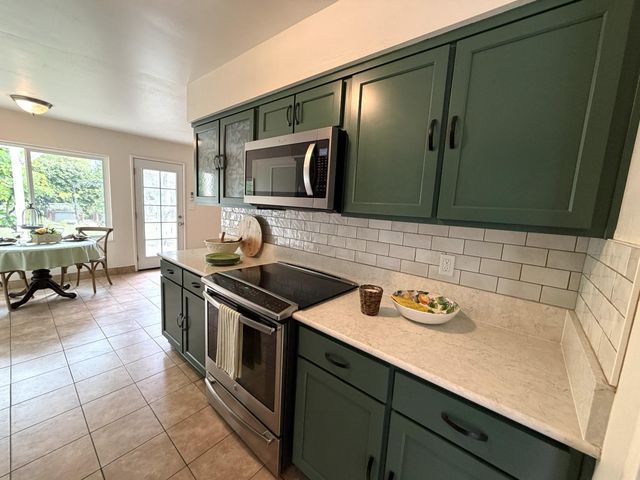 938 snyder, Davis, CA 95616