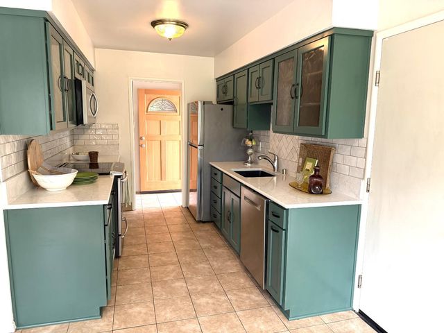 938 snyder, Davis, CA 95616