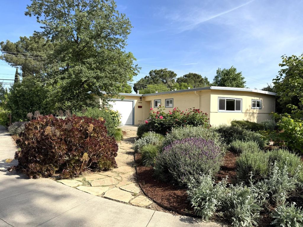 938 snyder, Davis, CA 95616