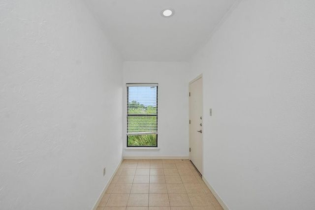 401 Lakeside Lane 311, Houston, TX 77058