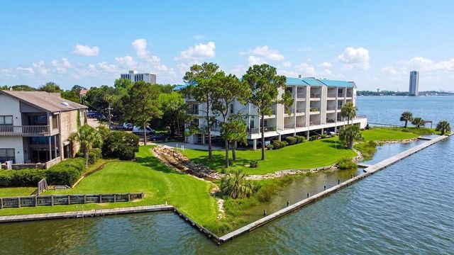 401 Lakeside Lane 311, Houston, TX 77058