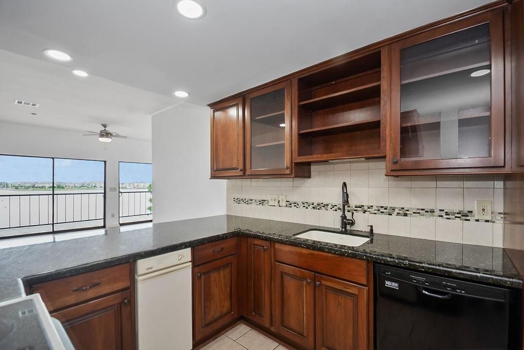 401 Lakeside Lane 311, Houston, TX 77058