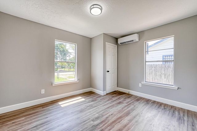 6715 Victoria Street A, Houston, TX 77020