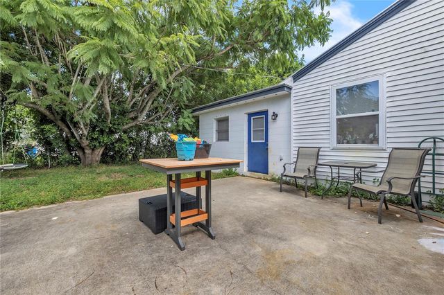 2055 WALTMAN STREET, Fort Myers, FL 33901