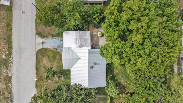 2055 WALTMAN STREET, Fort Myers, FL 33901