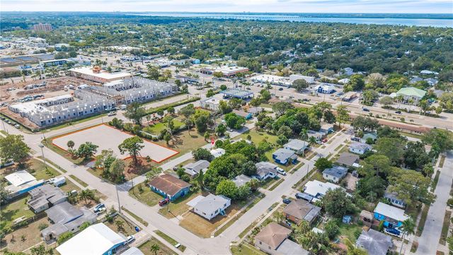 2055 WALTMAN STREET, Fort Myers, FL 33901