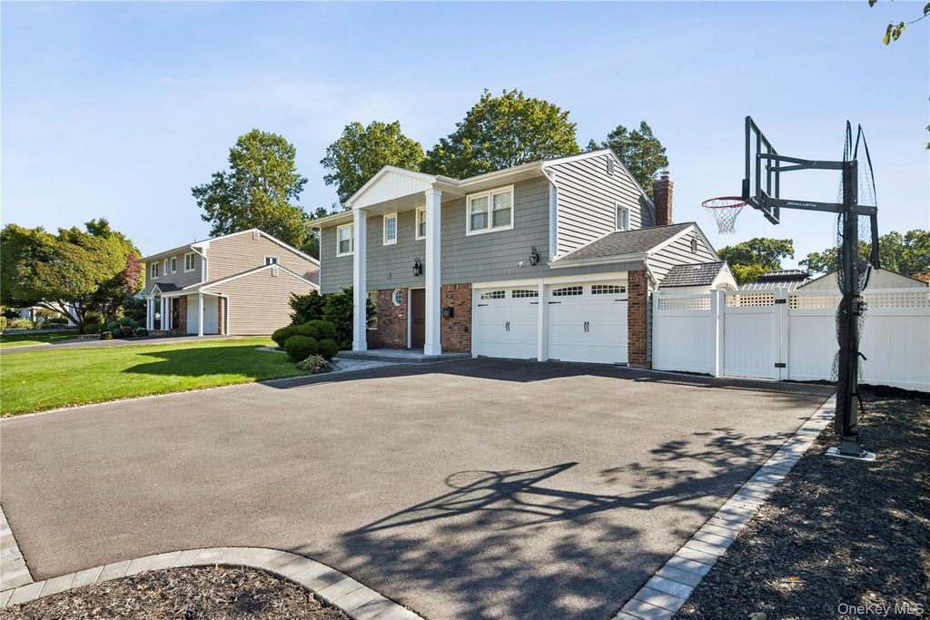 29 Voorhis Drive, Old Bethpage, NY 11804 — photo 3
