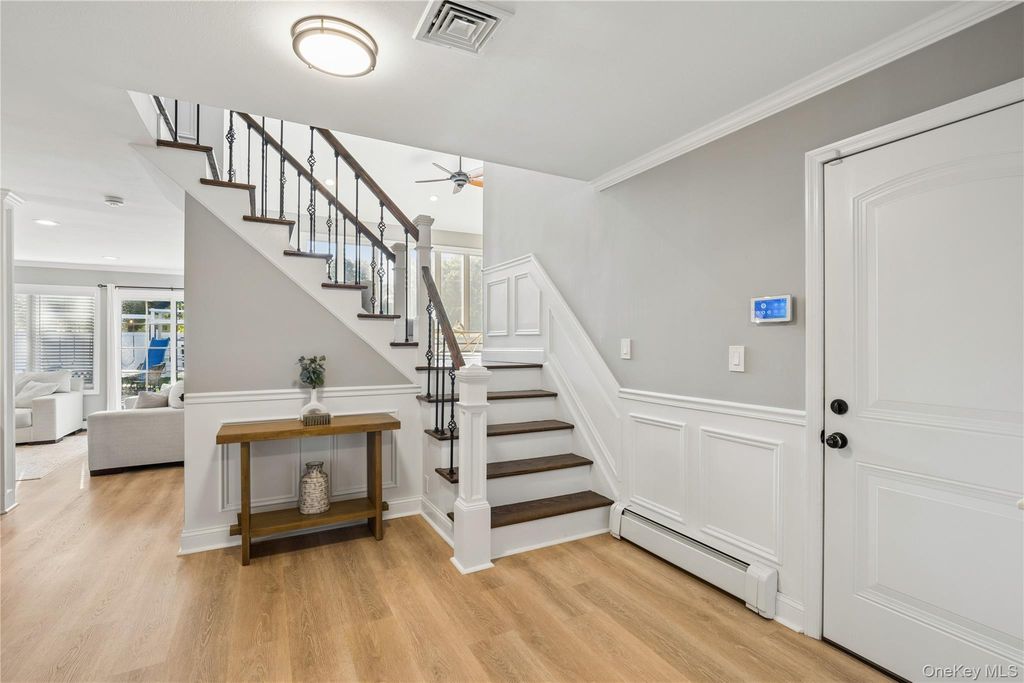 29 Voorhis Drive, Old Bethpage, NY 11804 — photo 4