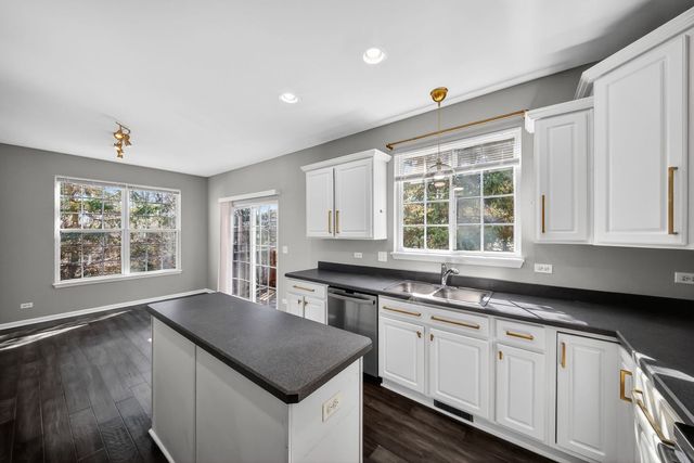 2321 Hudson Circle, Aurora, IL 60502