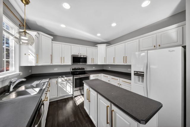 2321 Hudson Circle, Aurora, IL 60502