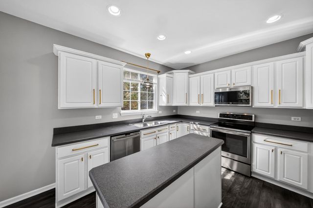 2321 Hudson Circle, Aurora, IL 60502