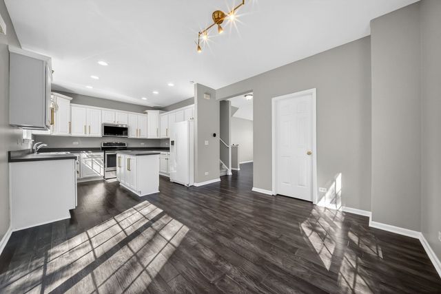 2321 Hudson Circle, Aurora, IL 60502