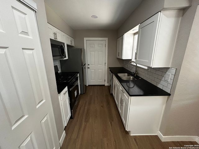 7447 Fieldgate, San Antonio, TX 78227