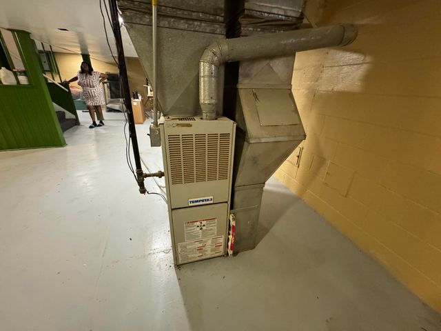 20290 Woodmont Street, Harper Woods, MI 48225