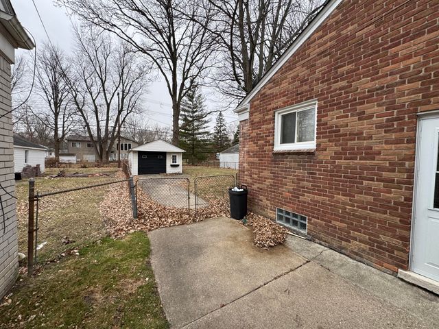 20290 Woodmont Street, Harper Woods, MI 48225