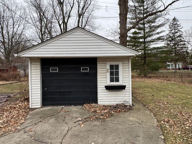 20290 Woodmont Street, Harper Woods, MI 48225