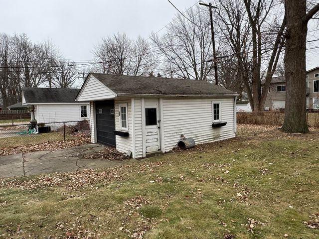 20290 Woodmont Street, Harper Woods, MI 48225