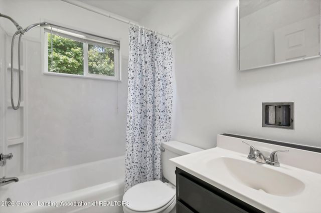 420 Sawyer Road, Lansing, MI 48911