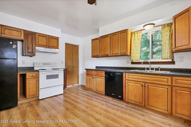 420 Sawyer Road, Lansing, MI 48911