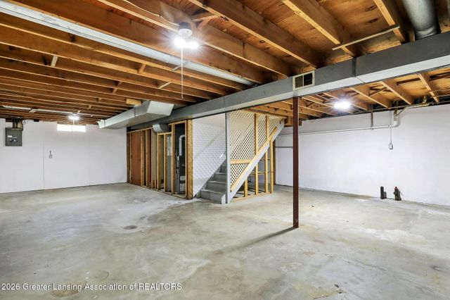 420 Sawyer Road, Lansing, MI 48911