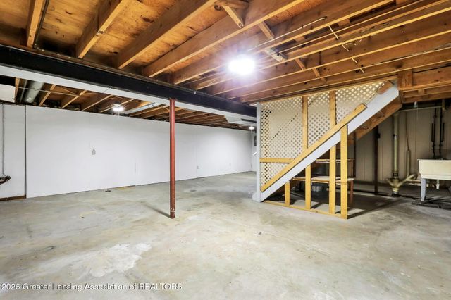420 Sawyer Road, Lansing, MI 48911