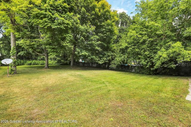 420 Sawyer Road, Lansing, MI 48911