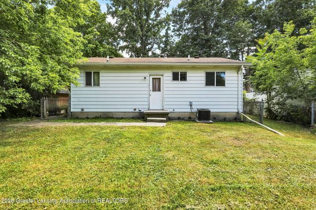 420 Sawyer Road, Lansing, MI 48911