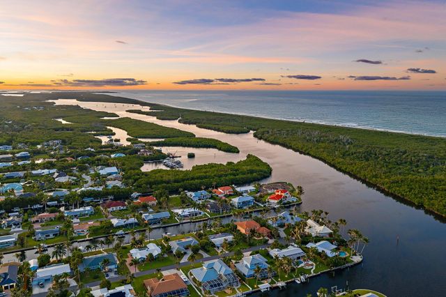 8565 SE Palm Street, Hobe Sound, FL 33455