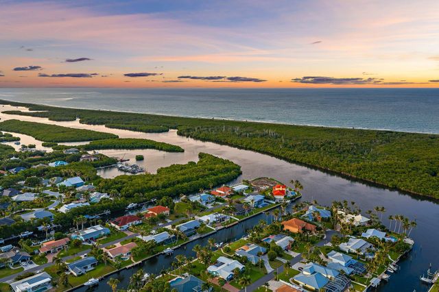 8565 SE Palm Street, Hobe Sound, FL 33455